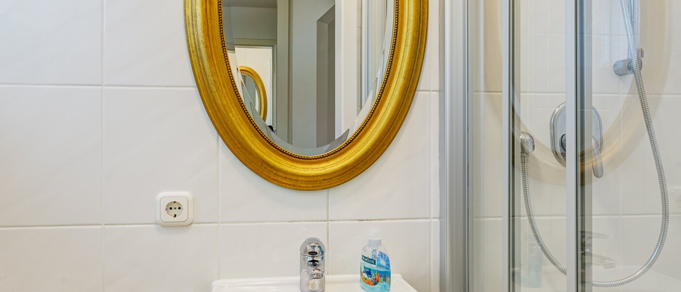 セミ・デタッチド・ハウス（一戸建てを二つに分けた家屋） Gauting 01 3つめの浴室 12610