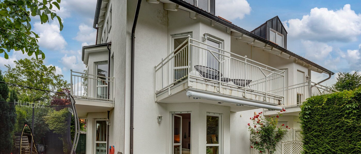 セミ・デタッチド・ハウス（一戸建てを二つに分けた家屋） Gauting 01 テラス・ポーチ 12610