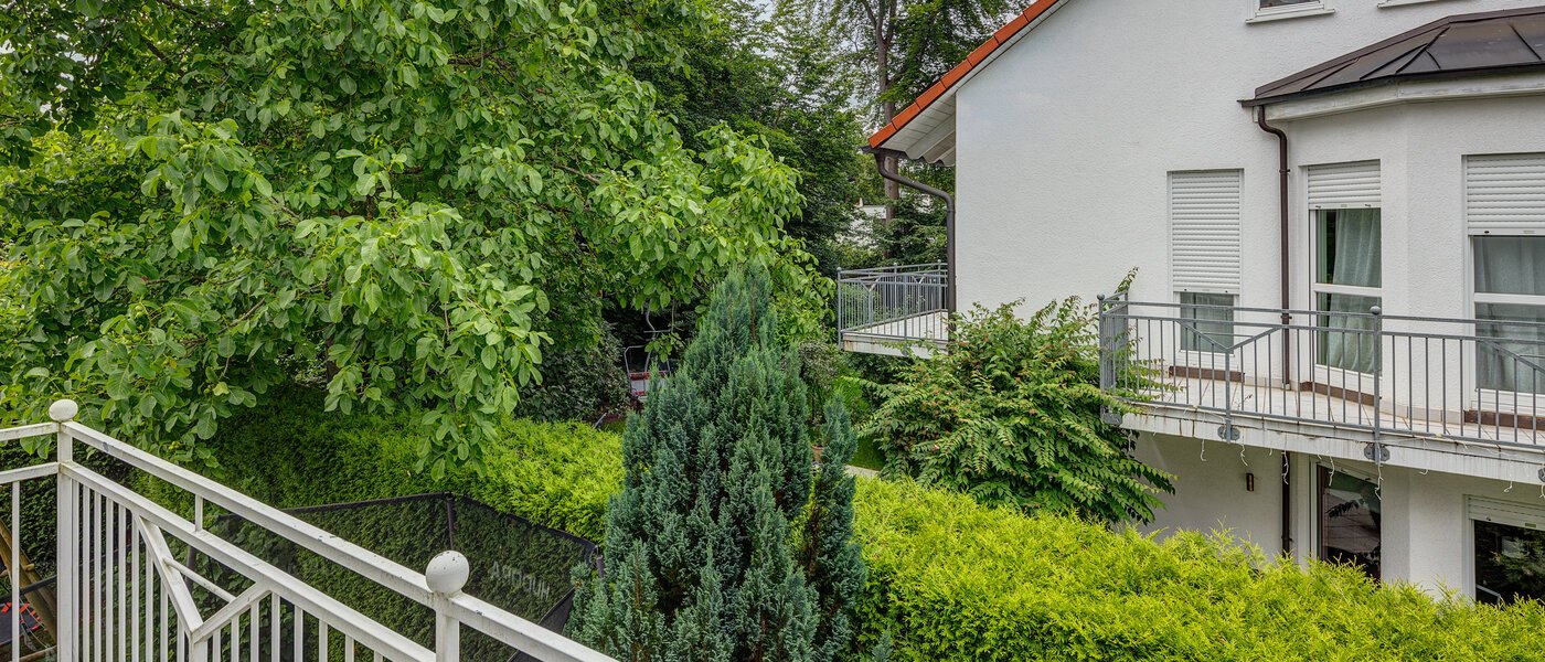 セミ・デタッチド・ハウス（一戸建てを二つに分けた家屋） Gauting 01 物件からの眺め 12610