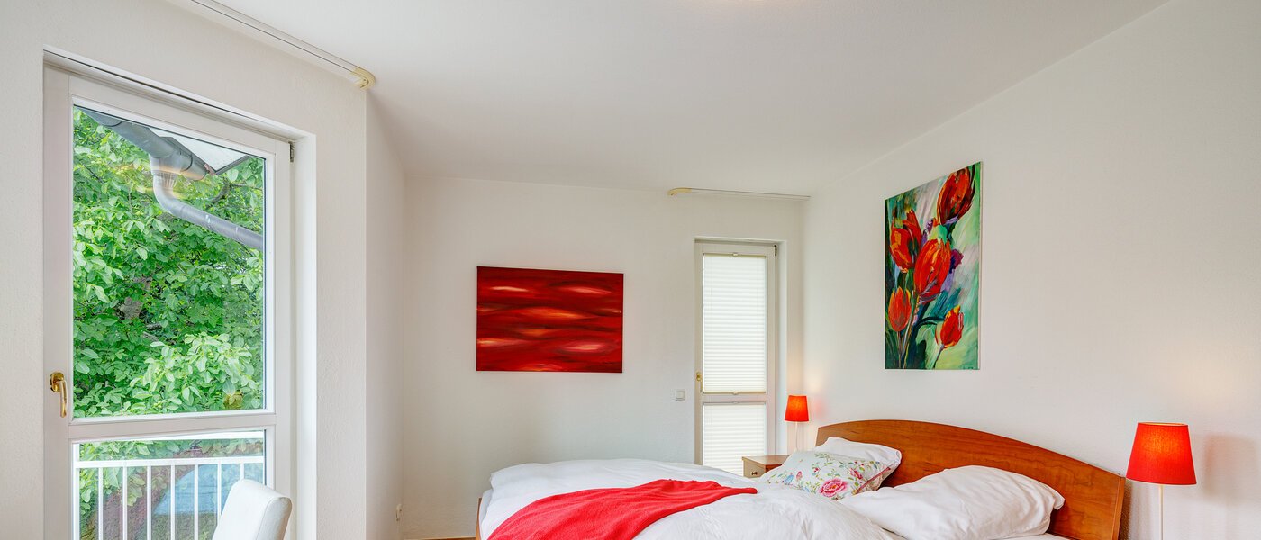 セミ・デタッチド・ハウス（一戸建てを二つに分けた家屋） Gauting 01 1. 寝室 12610