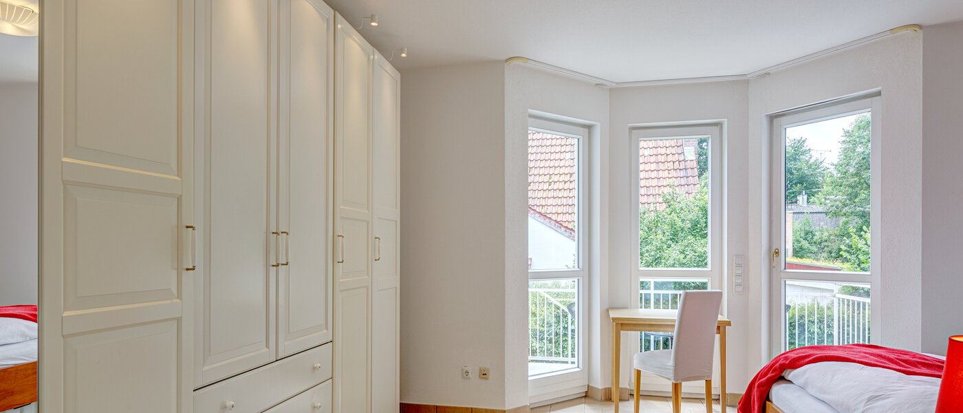 セミ・デタッチド・ハウス（一戸建てを二つに分けた家屋） Gauting 03 1. 寝室 12610