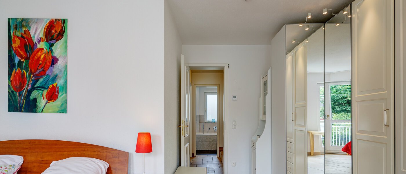 セミ・デタッチド・ハウス（一戸建てを二つに分けた家屋） Gauting 04 1. 寝室 12610