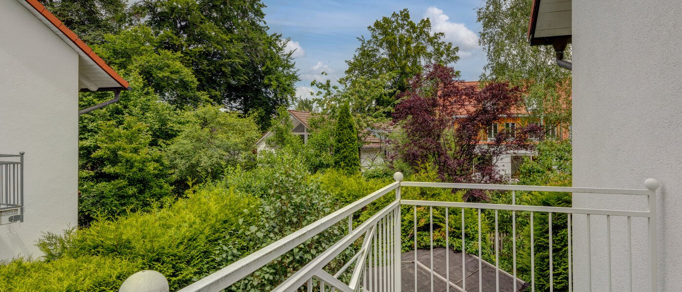 セミ・デタッチド・ハウス（一戸建てを二つに分けた家屋） Gauting 01 2.ベランダ 12610