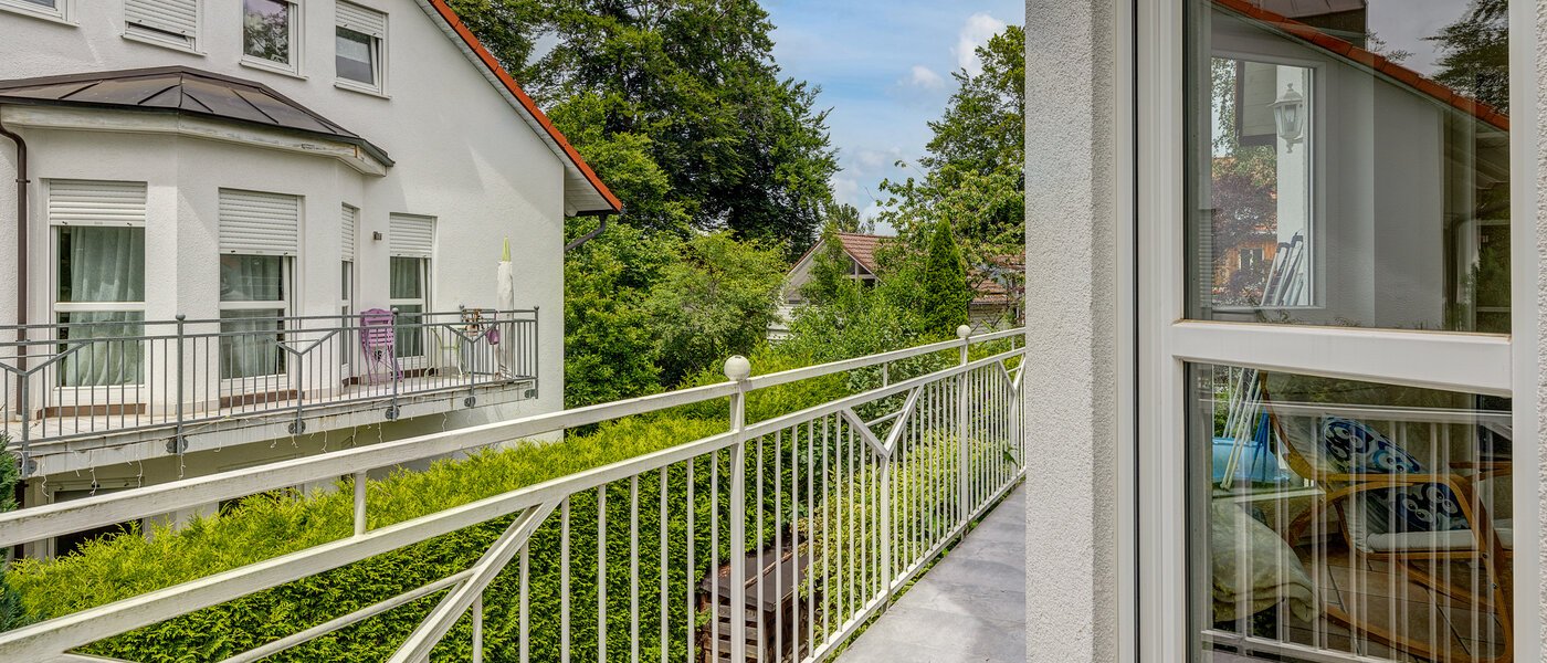 セミ・デタッチド・ハウス（一戸建てを二つに分けた家屋） Gauting 02 2.ベランダ 12610