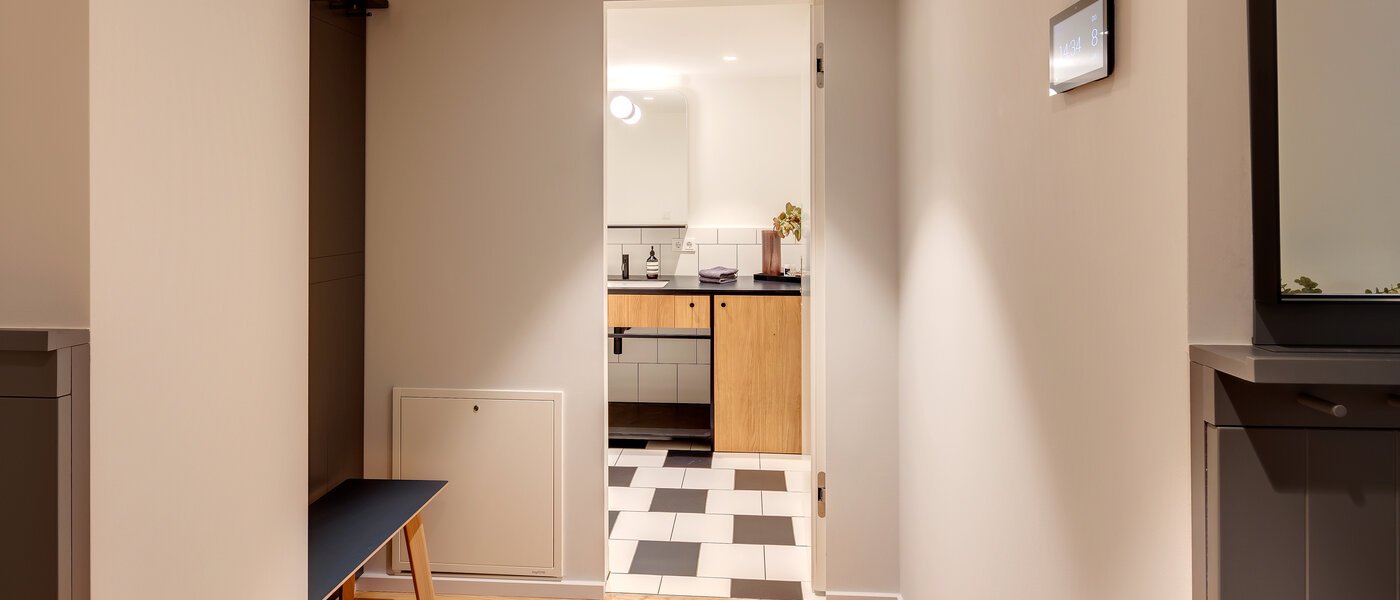 複層－回廊住宅 München Herzogpark 02 玄関入り口 12616