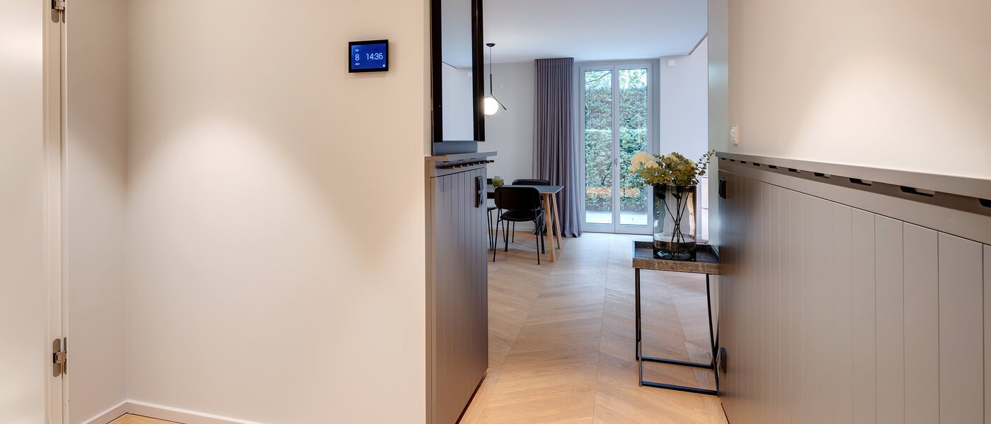 複層－回廊住宅 München Herzogpark 03 玄関入り口 12616