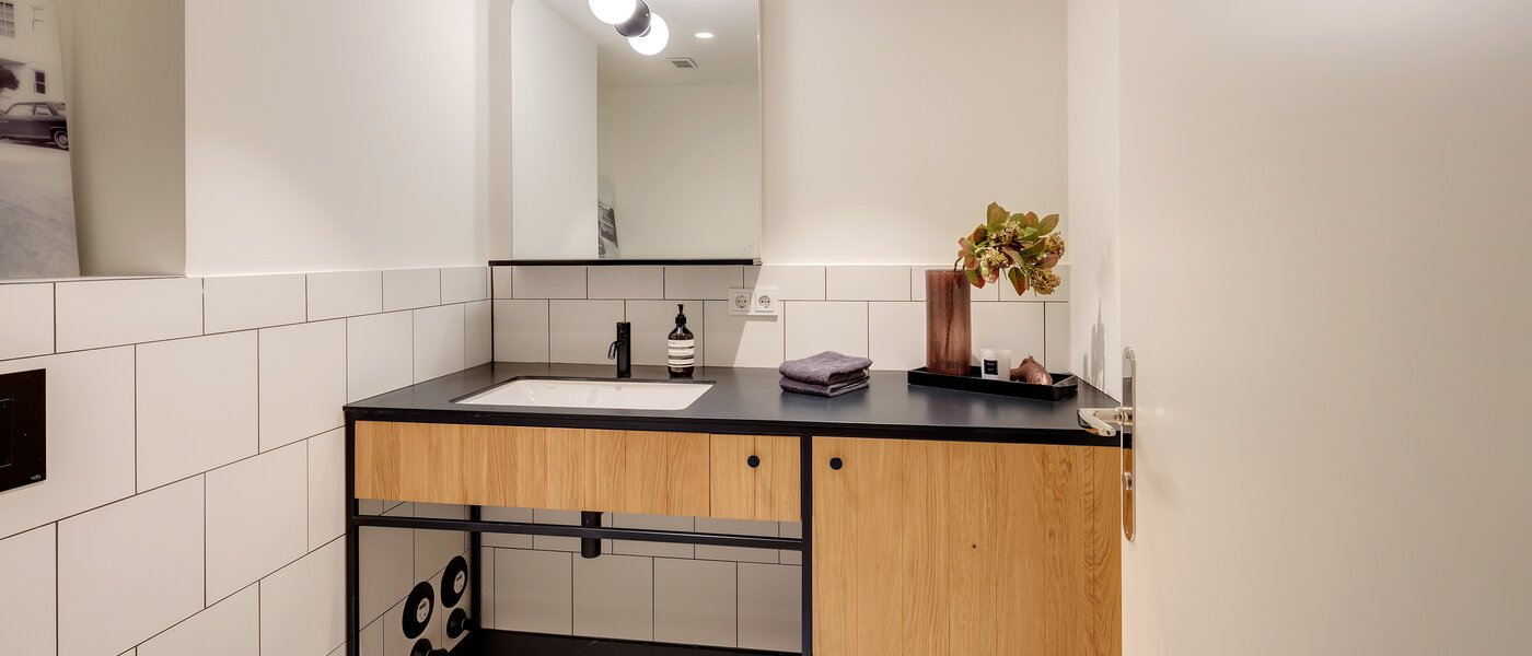 複層－回廊住宅 München Herzogpark 01 ゲスト用 WC 12616