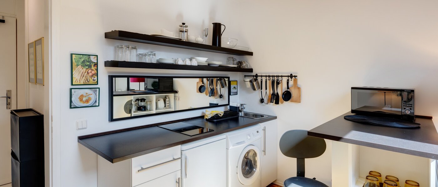 アティック・フラット（屋根裏） Kreuth Weissach 01 キッチン 12696