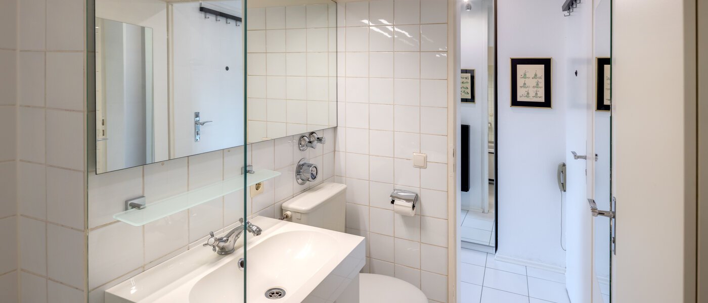 アティック・フラット（屋根裏） Kreuth Weissach 02 浴室 12696