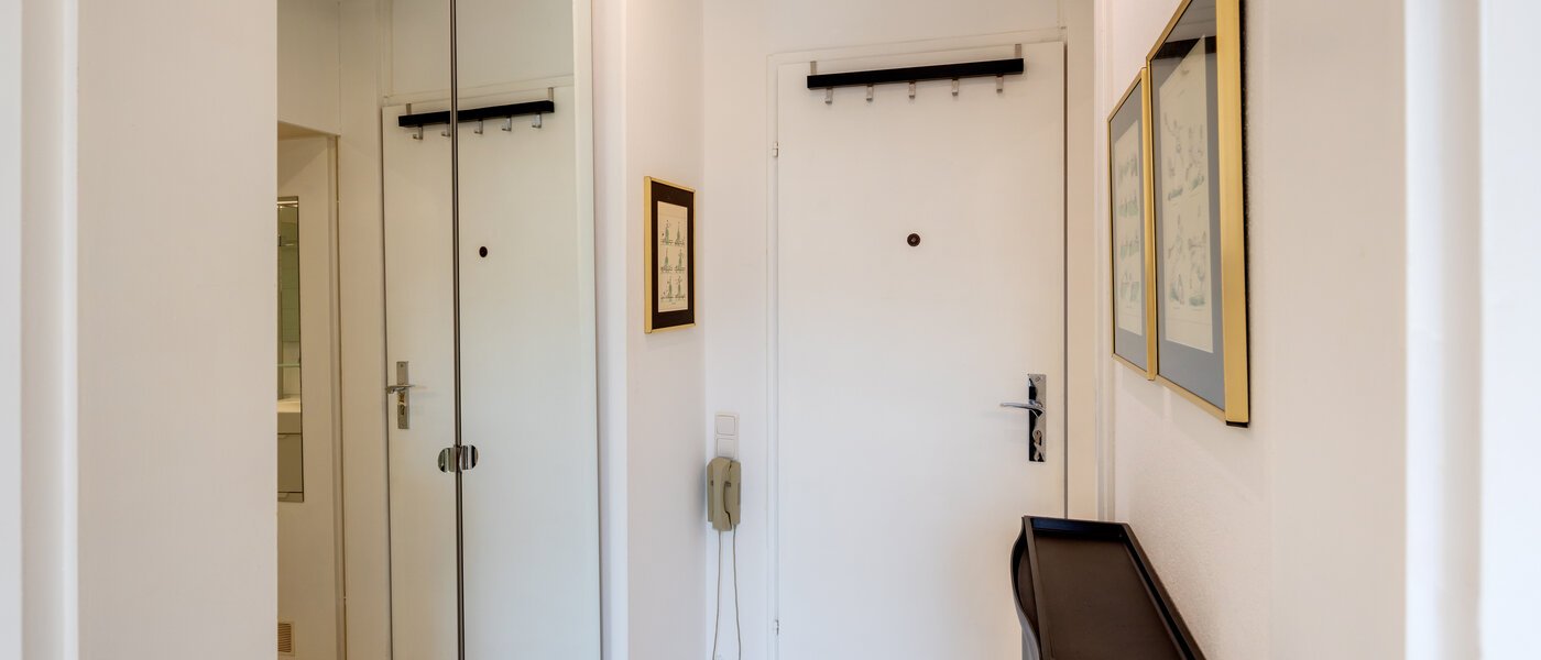 アティック・フラット（屋根裏） Kreuth Weissach 01 玄関入り口 12696