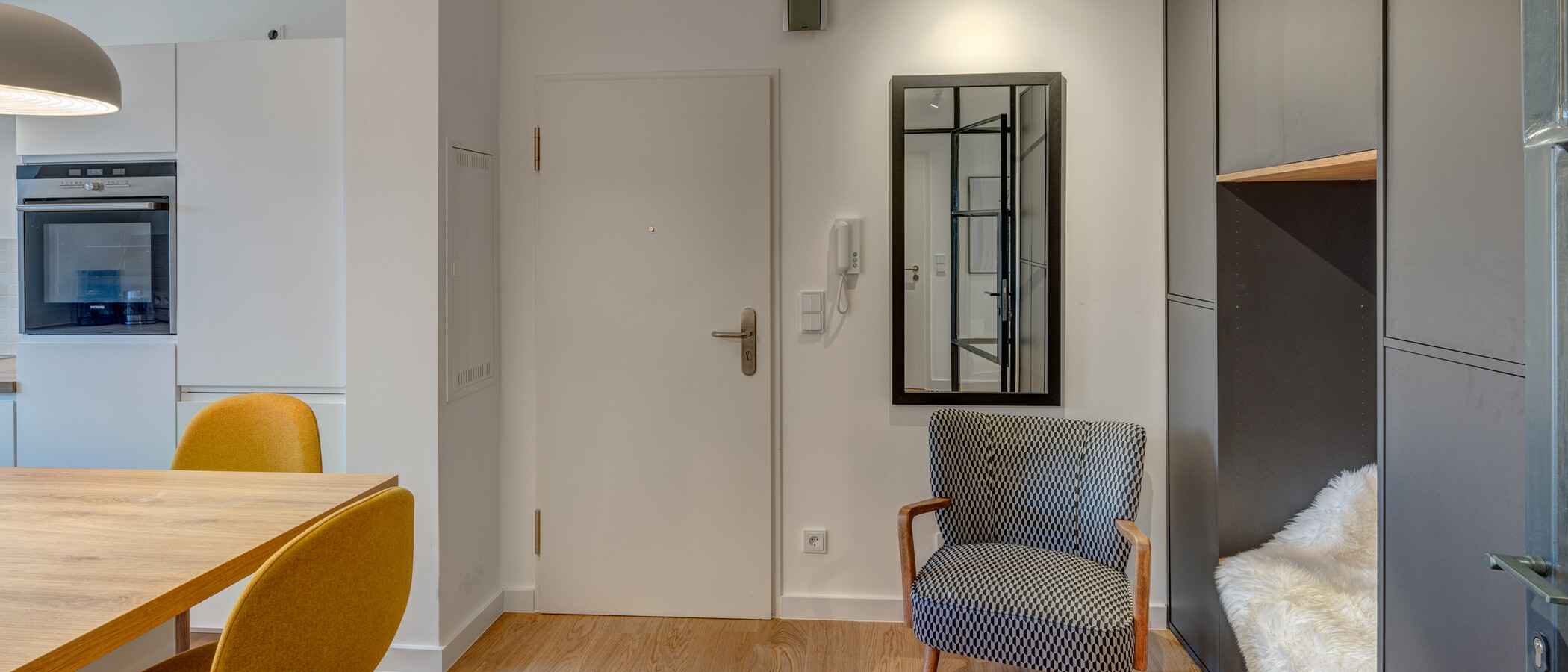 アティック・フラット（屋根裏） München Thalkirchen 02 玄関入り口 12801