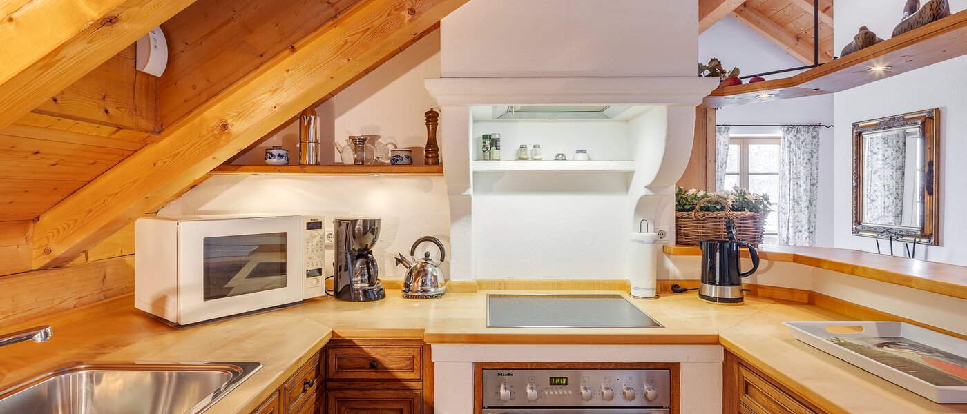 アティック・フラット（屋根裏） Bad Heilbrunn 01 キッチン 12824