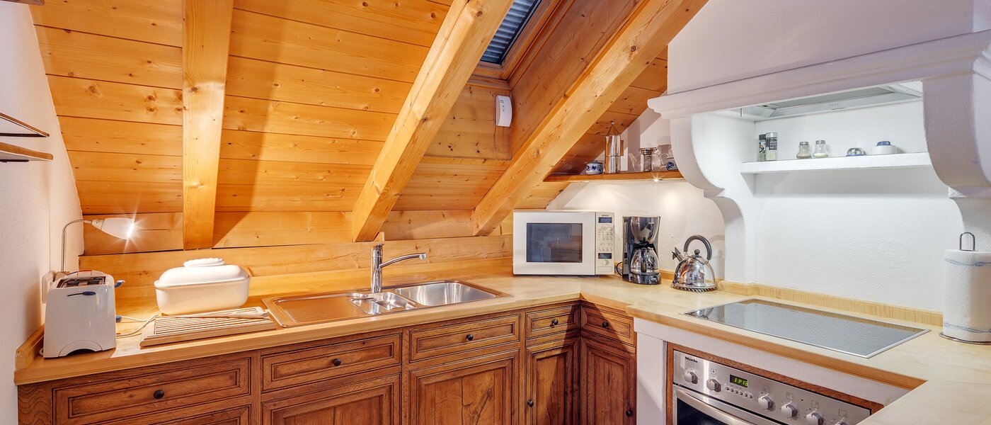 アティック・フラット（屋根裏） Bad Heilbrunn 02 キッチン 12824