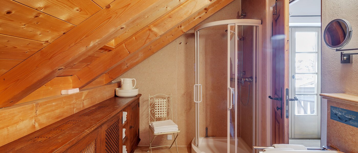 アティック・フラット（屋根裏） Bad Heilbrunn 01 浴室 12824