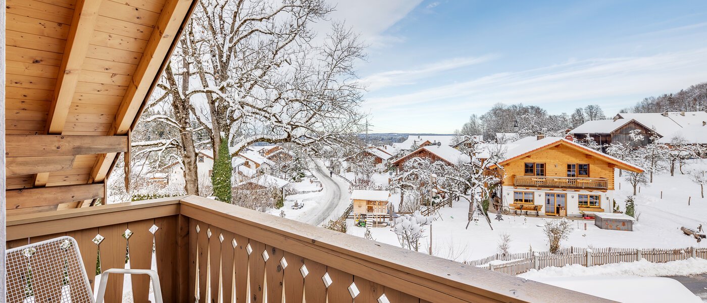 アティック・フラット（屋根裏） Bad Heilbrunn 01 ベランダ 12824