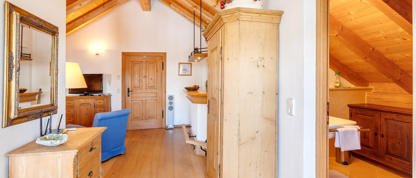 アティック・フラット（屋根裏） Bad Heilbrunn 05 リビングエリア 12824