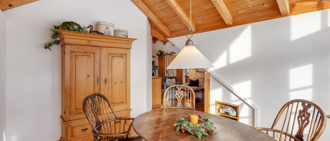 アティック・フラット（屋根裏） Bad Heilbrunn 02 ダイニングエリア 12824