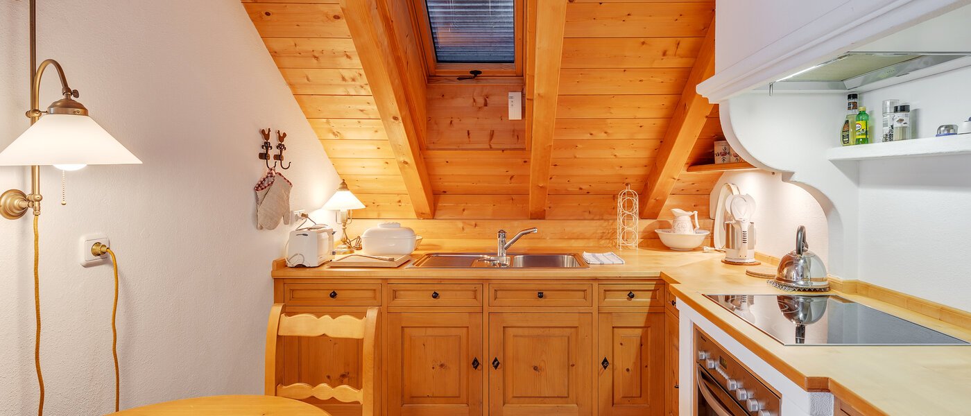 アティック・フラット（屋根裏） Bad Heilbrunn 01 キッチン 12826