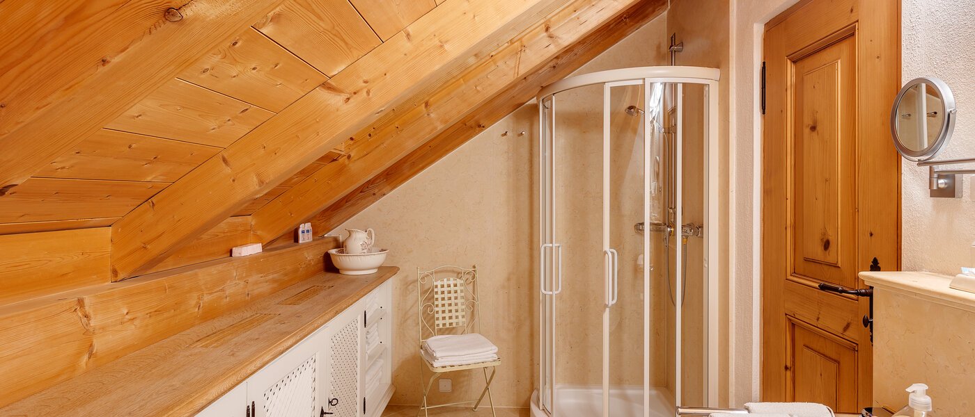 アティック・フラット（屋根裏） Bad Heilbrunn 01 浴室 12826