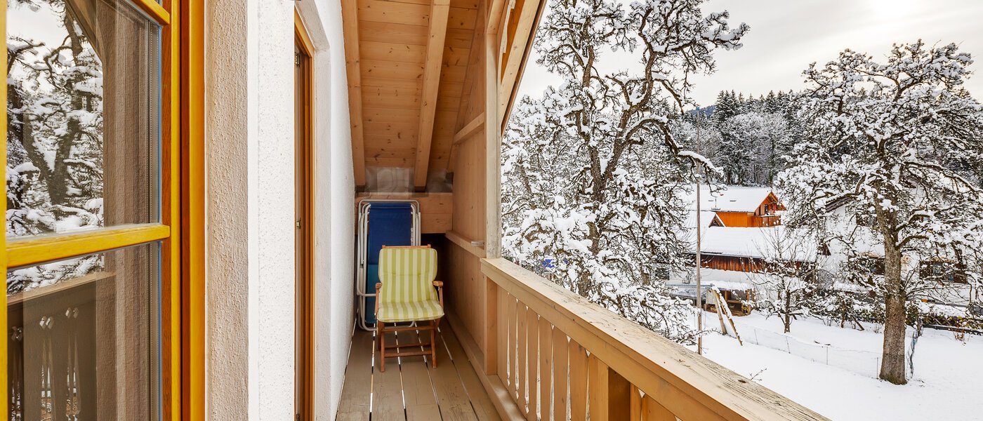 アティック・フラット（屋根裏） Bad Heilbrunn 02 ベランダ 12826