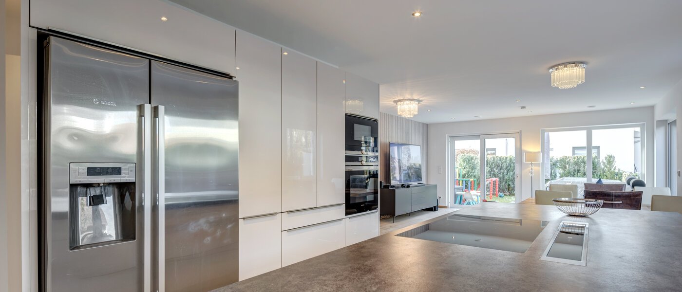 セミ・デタッチド・ハウス（一戸建てを二つに分けた家屋） Gilching 03 キッチン 12856