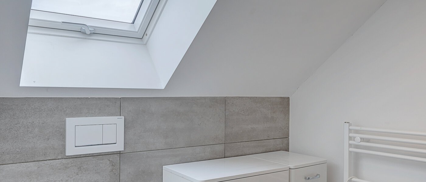 セミ・デタッチド・ハウス（一戸建てを二つに分けた家屋） Gilching 02 ２つめの浴室 12856