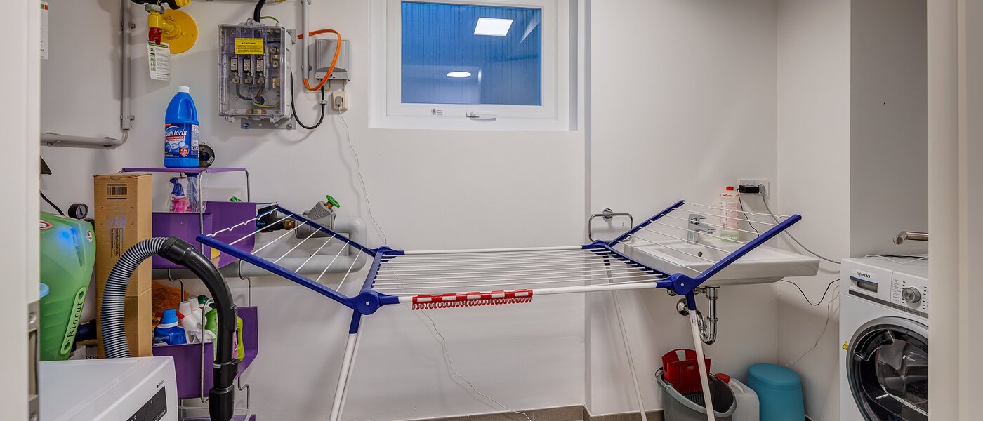 セミ・デタッチド・ハウス（一戸建てを二つに分けた家屋） Gilching 01 家事室 12856