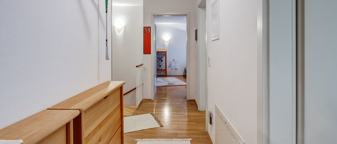 庭付き住宅 München Solln 03 玄関入り口 12884