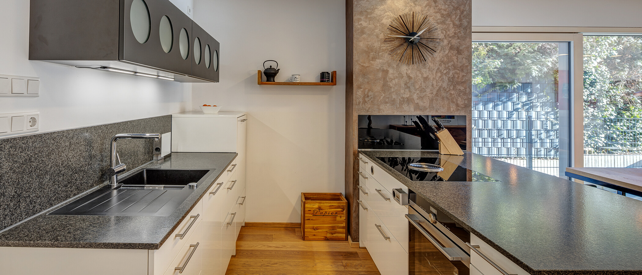 セミ・デタッチド・ハウス（一戸建てを二つに分けた家屋） München Feldmoching 01 キッチン 12903