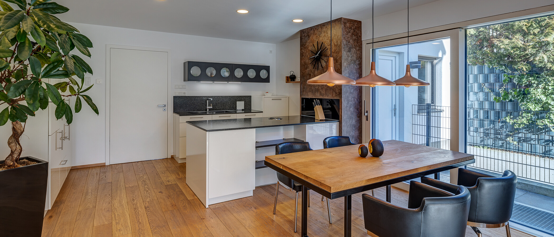 セミ・デタッチド・ハウス（一戸建てを二つに分けた家屋） München Feldmoching 03 キッチン 12903