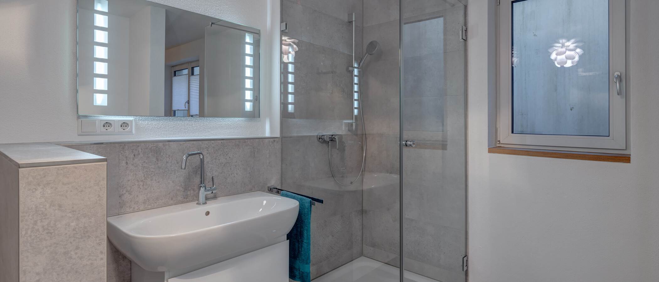 セミ・デタッチド・ハウス（一戸建てを二つに分けた家屋） München Feldmoching 01 ２つめの浴室 12903