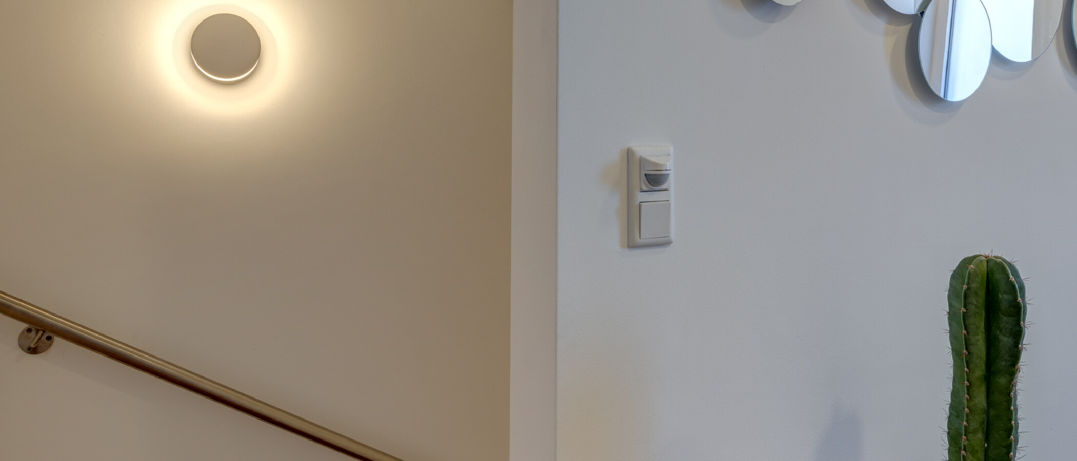 セミ・デタッチド・ハウス（一戸建てを二つに分けた家屋） München Feldmoching 10 玄関入り口 12903