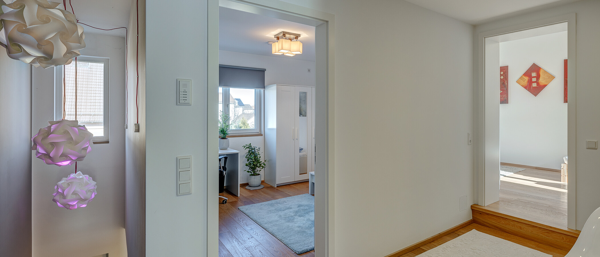 セミ・デタッチド・ハウス（一戸建てを二つに分けた家屋） München Feldmoching 07 玄関入り口 12903