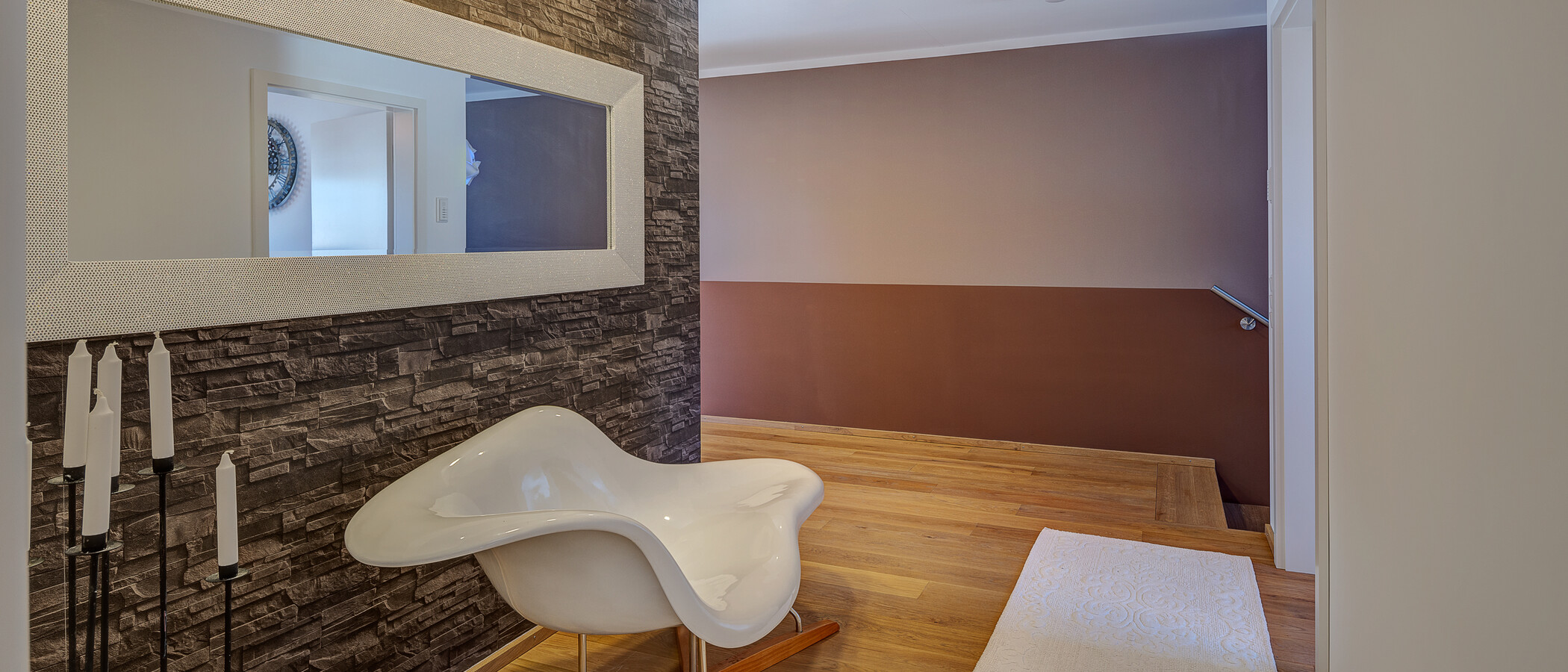 セミ・デタッチド・ハウス（一戸建てを二つに分けた家屋） München Feldmoching 08 玄関入り口 12903