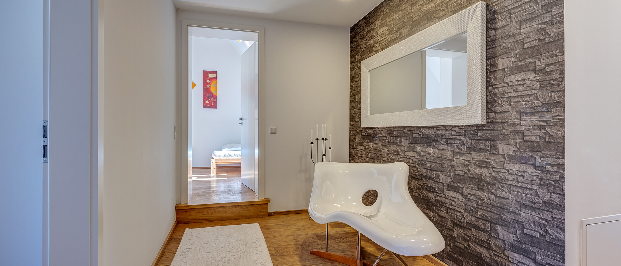 セミ・デタッチド・ハウス（一戸建てを二つに分けた家屋） München Feldmoching 09 玄関入り口 12903