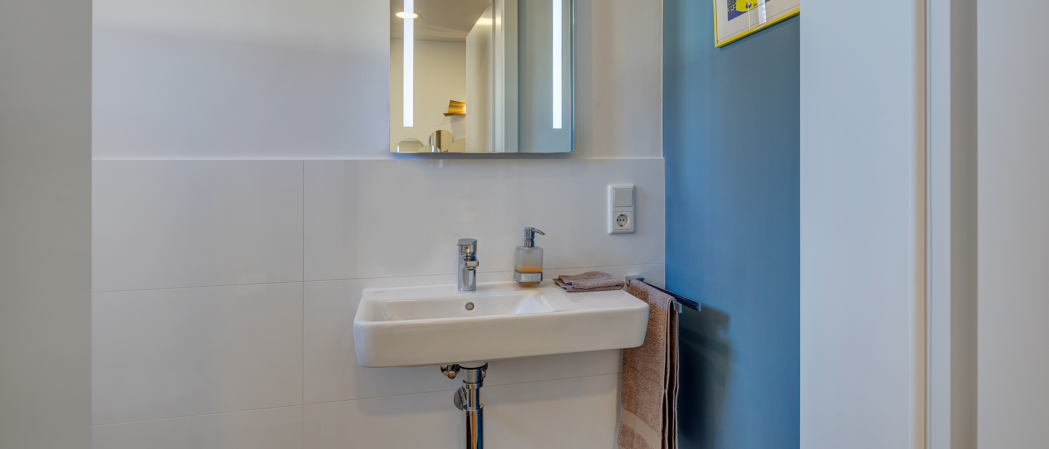 セミ・デタッチド・ハウス（一戸建てを二つに分けた家屋） München Feldmoching 01 ゲスト用 WC 12903