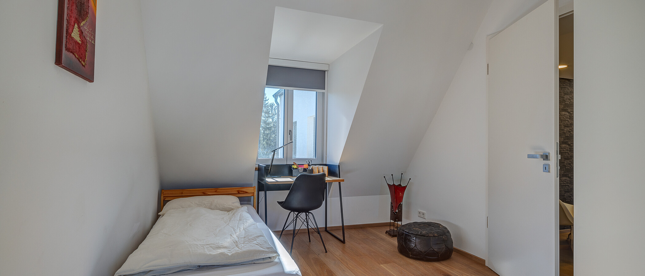 セミ・デタッチド・ハウス（一戸建てを二つに分けた家屋） München Feldmoching 02 3.　寝室 12903