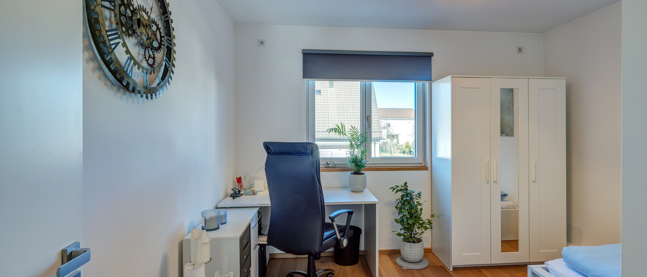 セミ・デタッチド・ハウス（一戸建てを二つに分けた家屋） München Feldmoching 01 2.　寝室 12903