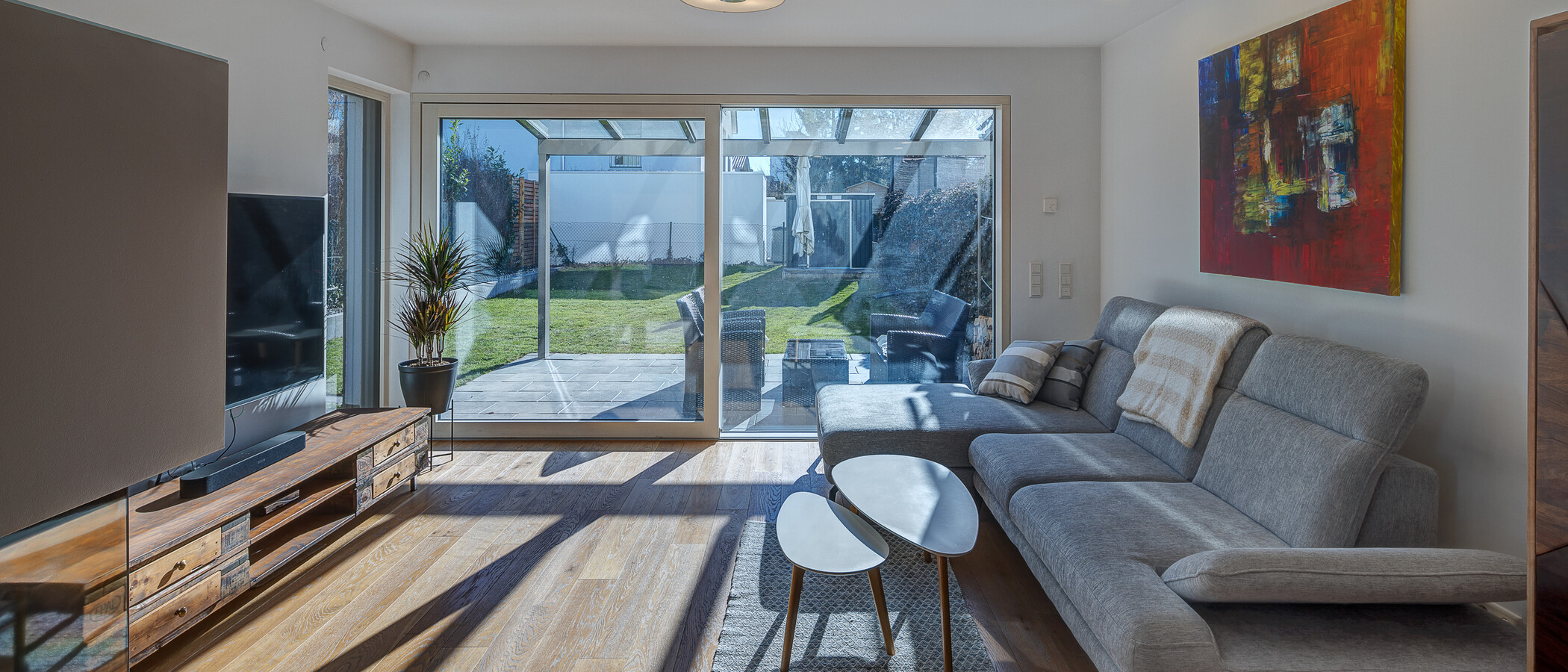 セミ・デタッチド・ハウス（一戸建てを二つに分けた家屋） München Feldmoching 01 リビングエリア 12903