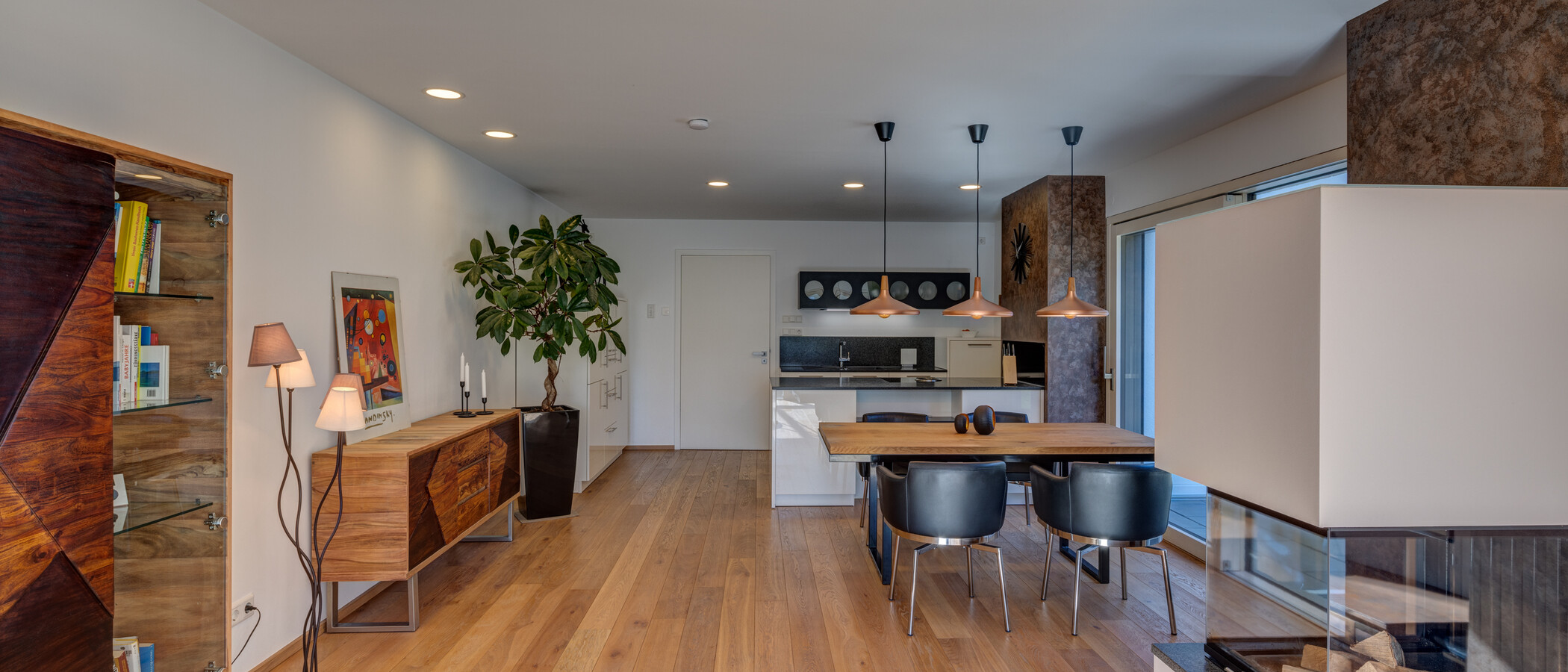 セミ・デタッチド・ハウス（一戸建てを二つに分けた家屋） München Feldmoching 03 リビングエリア 12903