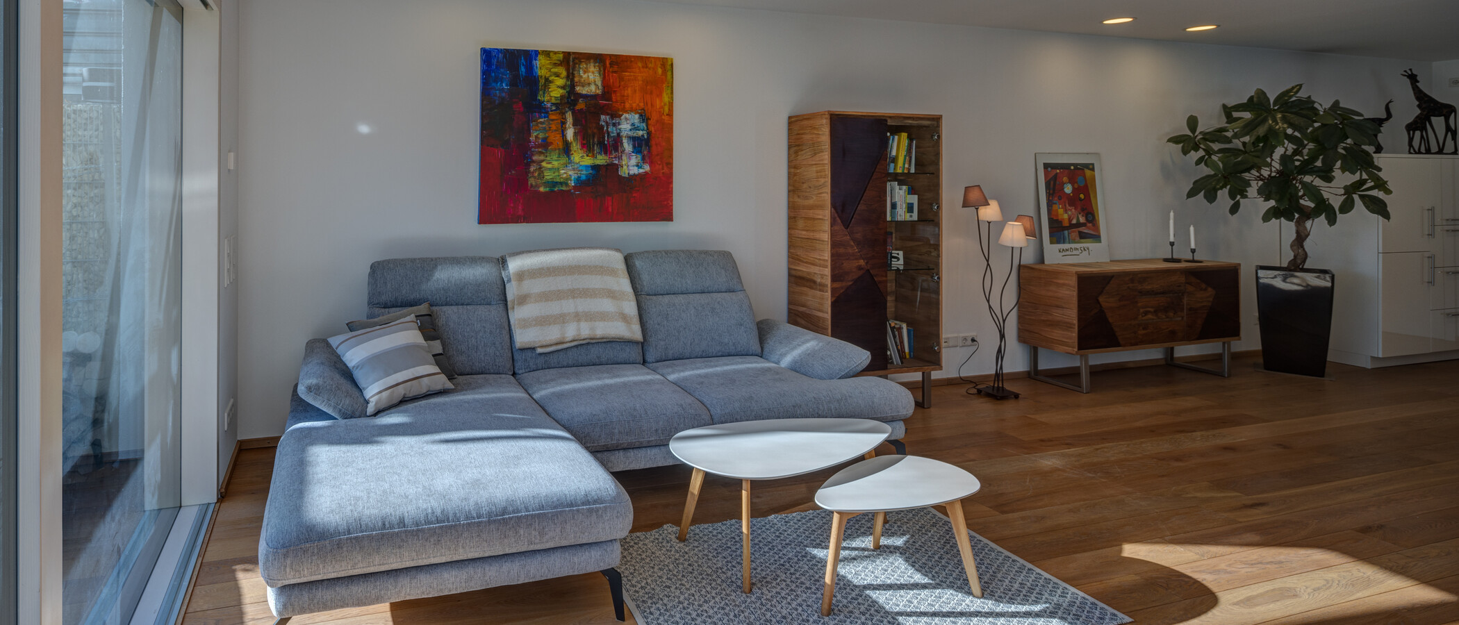 セミ・デタッチド・ハウス（一戸建てを二つに分けた家屋） München Feldmoching 06 リビングエリア 12903