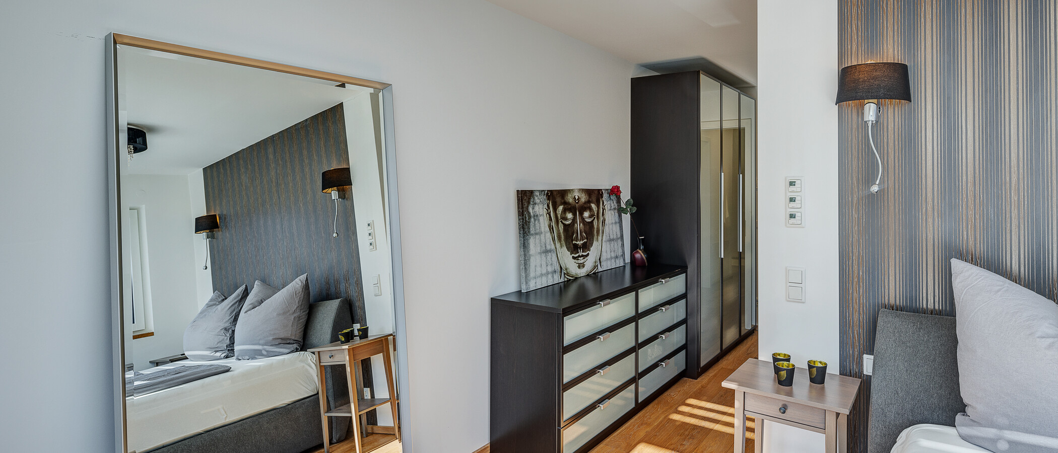 セミ・デタッチド・ハウス（一戸建てを二つに分けた家屋） München Feldmoching 01 1. 寝室 12903