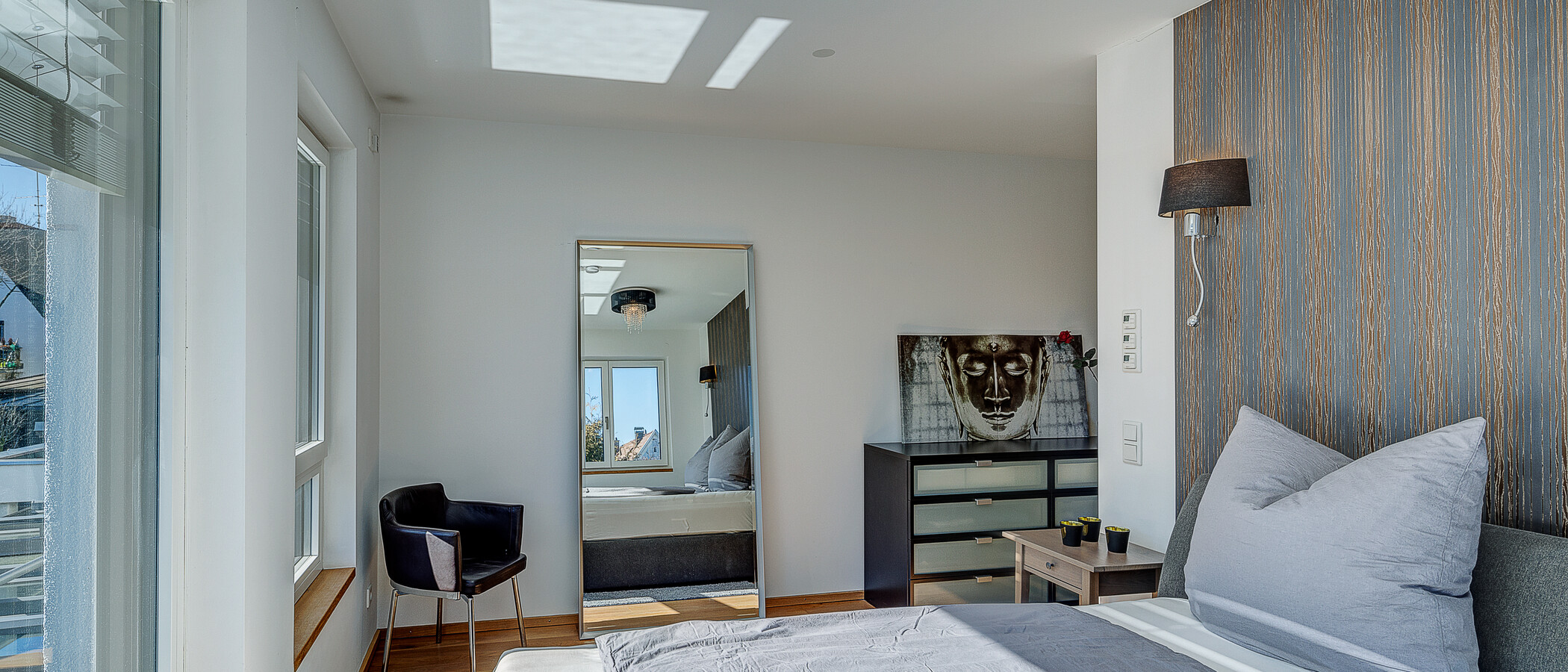 セミ・デタッチド・ハウス（一戸建てを二つに分けた家屋） München Feldmoching 02 1. 寝室 12903