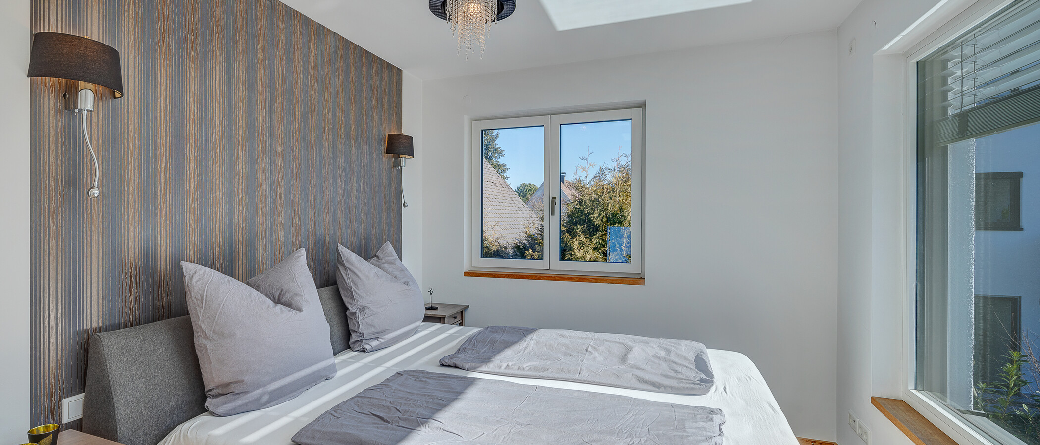 セミ・デタッチド・ハウス（一戸建てを二つに分けた家屋） München Feldmoching 05 1. 寝室 12903