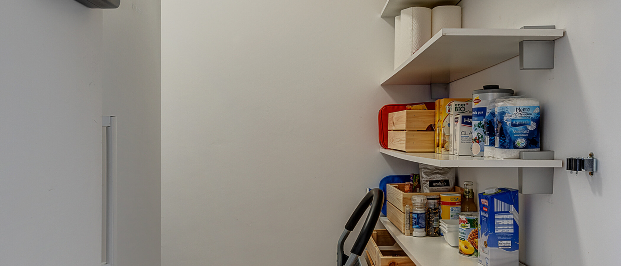 セミ・デタッチド・ハウス（一戸建てを二つに分けた家屋） München Feldmoching 01 貯蔵室 12903