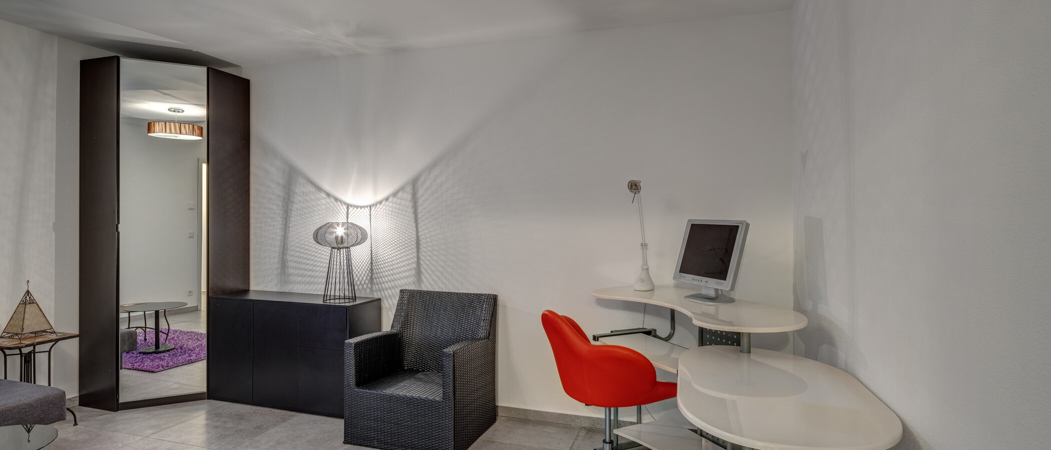 セミ・デタッチド・ハウス（一戸建てを二つに分けた家屋） München Feldmoching 04 ゲストルーム 12903