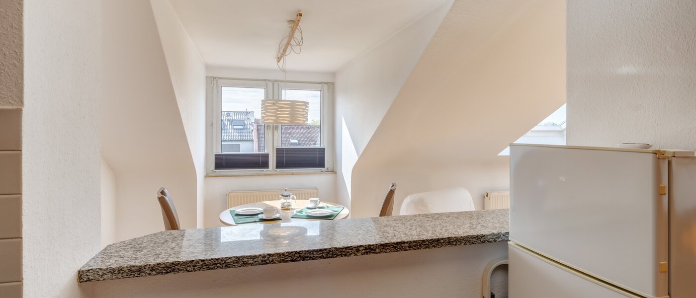 アティック・フラット（屋根裏） München Obermenzing 03 キッチン 12904