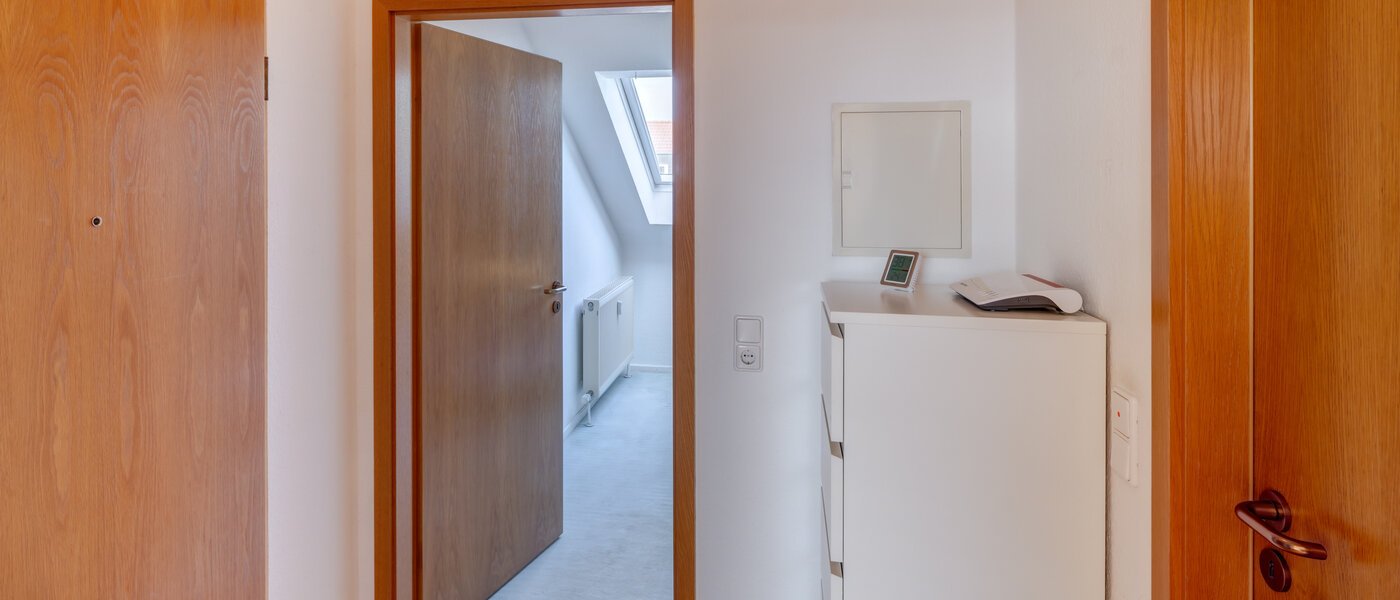 アティック・フラット（屋根裏） München Obermenzing 01 玄関入り口 12904