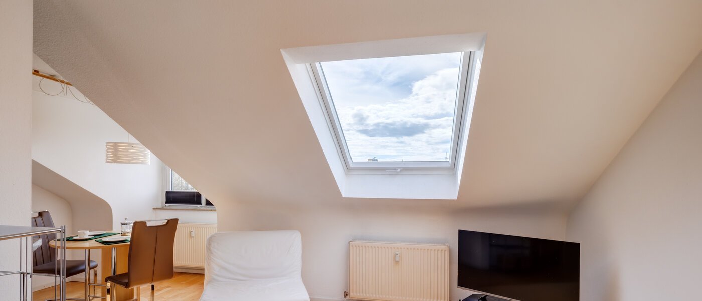 アティック・フラット（屋根裏） München Obermenzing 04 リビングエリア 12904