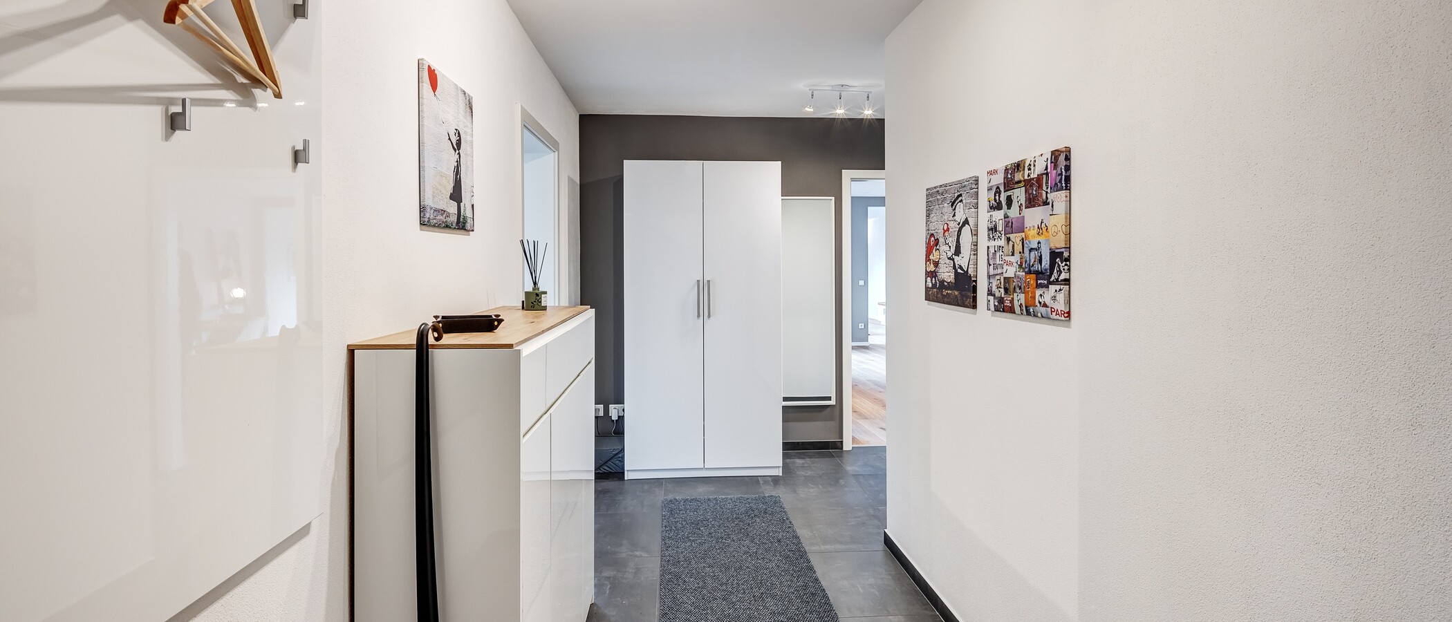 マンション München Au 03 玄関入り口 12962